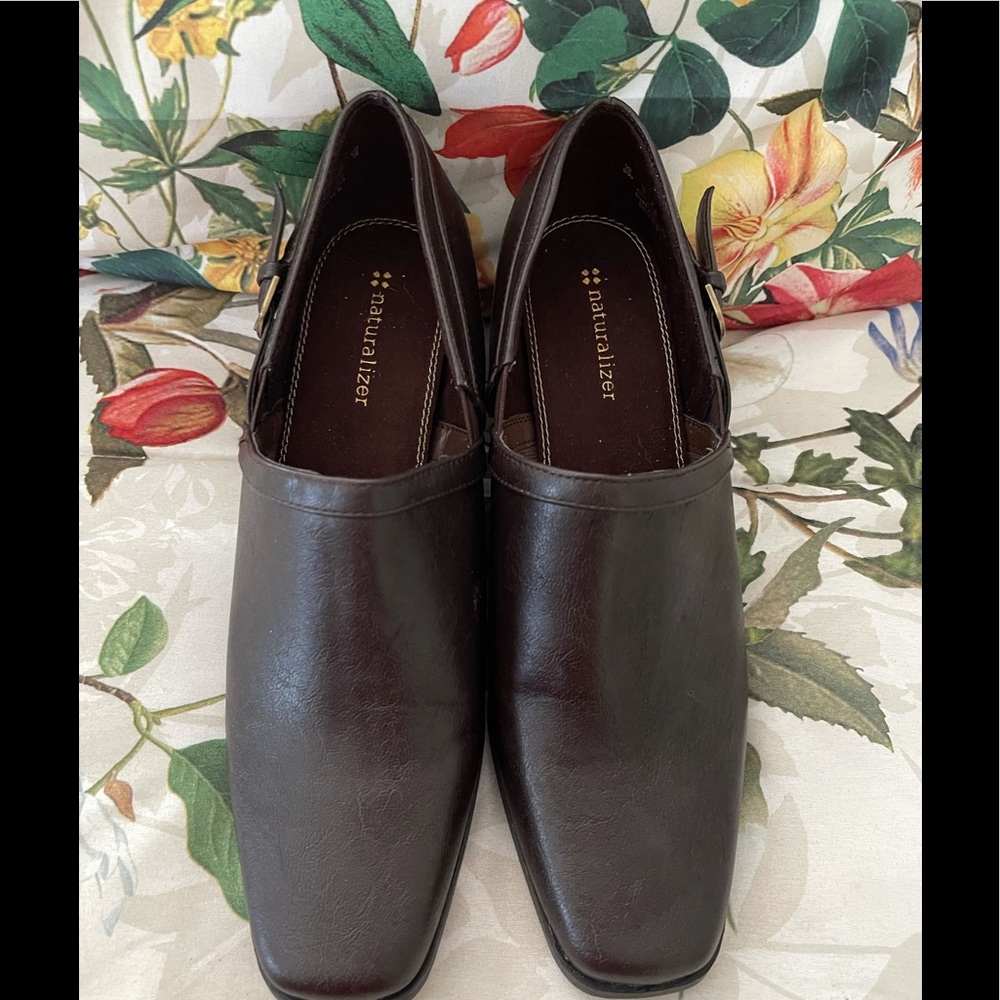 🆕 Naturalizer Brown Leather Loafers - Very Comfy!